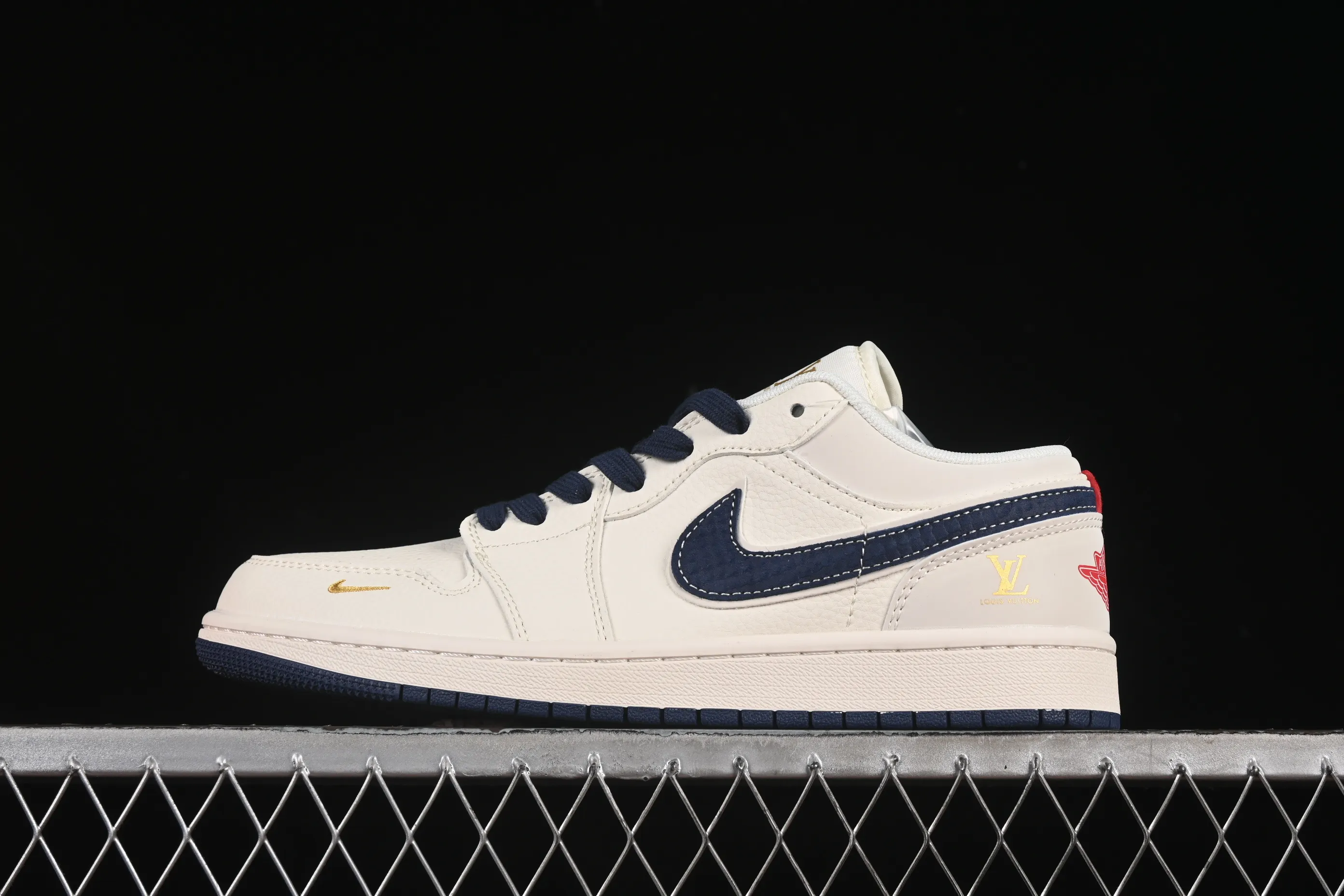 All categories Air Jordan Jordan series basketball shoes Air Jordan 1 Low High-end customized low-top sneakers Air Jordan 1 Low AJ1 Joe 1 LV joint blue scale hook High-end customized low-top retro basketball shoes XX3168-171